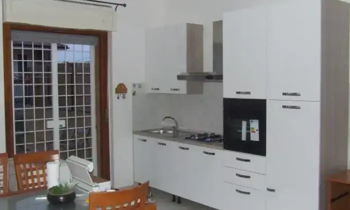 Rexer-Latina-Bilocale-arredato-con-giardino-CUCINA