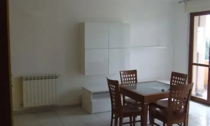 Rexer-Latina-Bilocale-arredato-recente-costruzione-SALONE