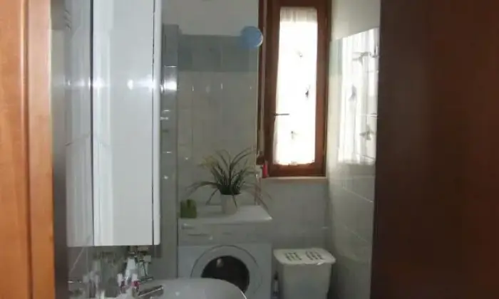 Rexer-Latina-Bilocale-arredato-recente-costruzione-BAGNO