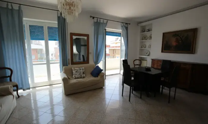 Rexer-Roma-Appartamento-vista-mare-SALONE
