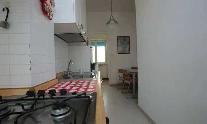 Rexer-Roma-Appartamento-vista-mare-CUCINA