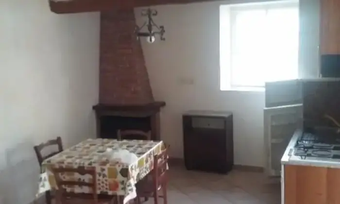 Rexer-Marsciano-Elegante-appartamento-su-due-livelli-SALONE