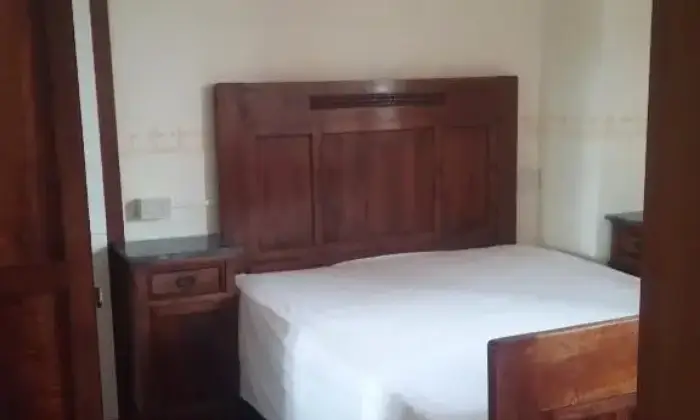 Rexer-Marsciano-Elegante-appartamento-su-due-livelli-CAMERA-DA-LETTO