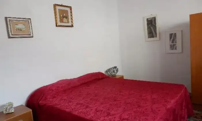 Rexer-Uggiano-la-Chiesa-Luminoso-trilocale-CAMERA-DA-LETTO