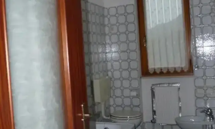 Rexer-Prato-Sesia-Trilocale-tranquillo-panoramico-BAGNO