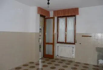 Rexer-Prato-Sesia-Trilocale-tranquillo-panoramico-CUCINA