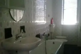Rexer-Alessandria-Accogliente-trilocale-BAGNO