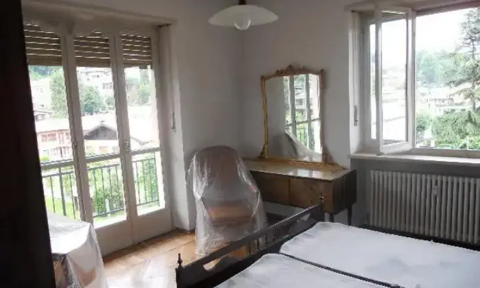 Rexer-Torre-Pellice-Grazioso-ed-accogliente-bilocale-con-vista-panoramica-CAMERA-DA-LETTO