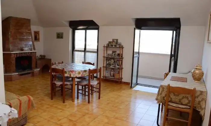 Rexer-San-Nicola-la-Strada-Mansarda-con-vista-panoramica-SALONE