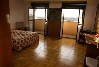 Rexer-San-Nicola-la-Strada-Mansarda-con-vista-panoramica-CAMERA-DA-LETTO