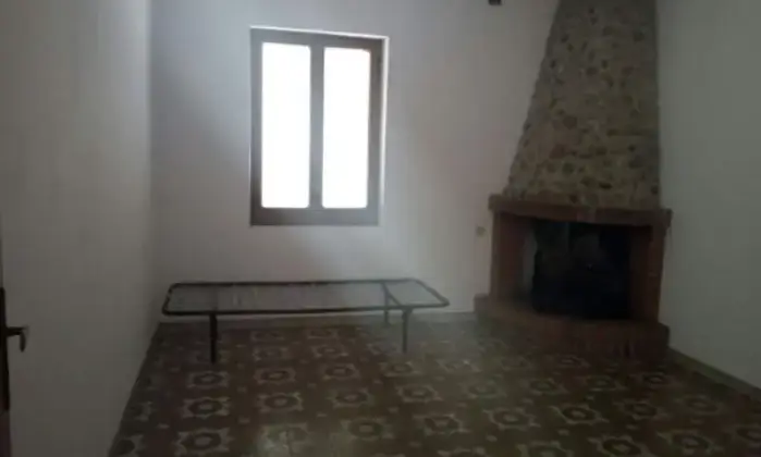 Rexer-Faicchio-Ampio-appartamento-con-locale-commerciale-SALONE