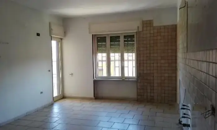 Rexer-Mugnano-di-Napoli-Spazioso-quadrilocale-piano-basso-CUCINA