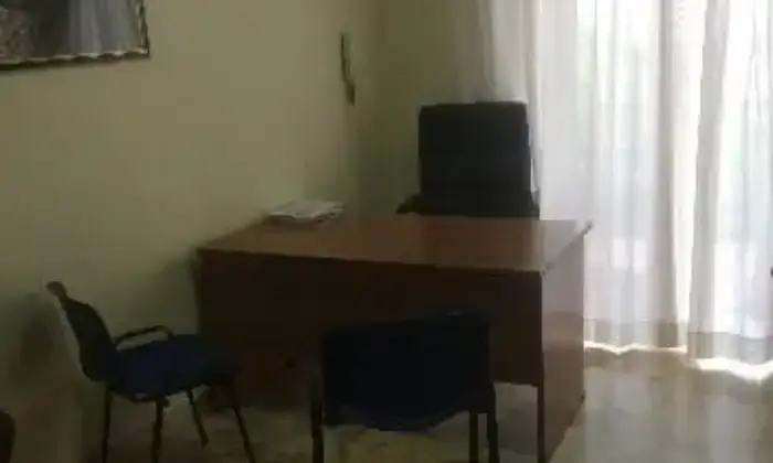 Rexer-Afragola-Luminosa-stanza-uso-ufficiostudio-piano-basso-ALTRO
