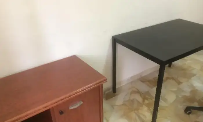 Rexer-Afragola-Luminosa-stanza-uso-ufficiostudio-piano-basso-ALTRO