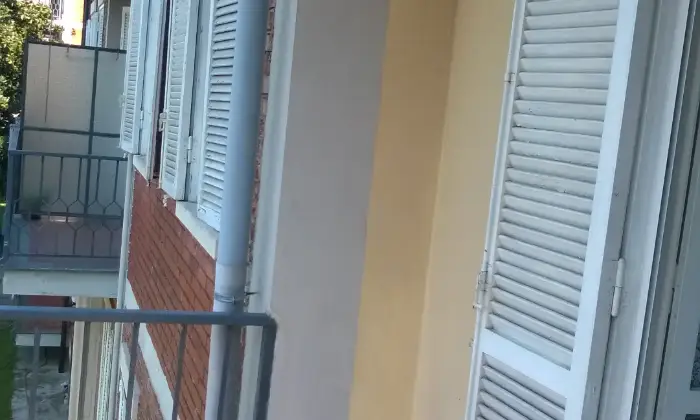 Rexer-Pavia-Arredato-per-tre-studenti-ALTRO