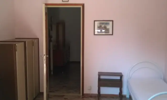 Rexer-Pavia-Arredato-per-tre-studenti-CAMERA-DA-LETTO
