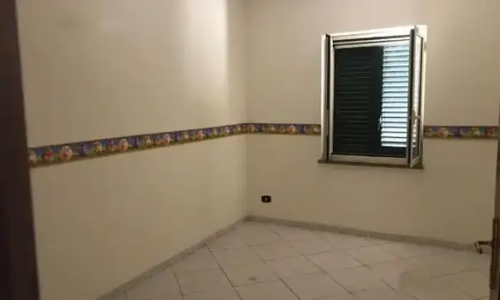 Rexer-Pozzuoli-Bellissimo-e-ampio-quadrilocale-in-parco-CAMERA-DA-LETTO