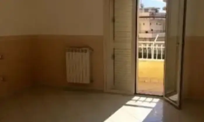 Rexer-Casalnuovo-di-Napoli-Ampio-appartamento-in-parco-SALONE