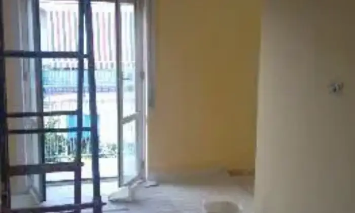 Rexer-SantAntimo-Ampio-bilocale-con-doppia-balconata-SALONE