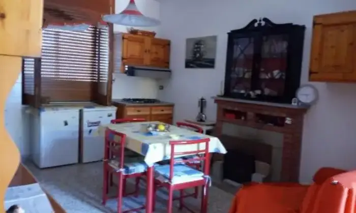 Rexer-San-Mauro-Cilento-Ampio-e-spazioso-trilocale-vicino-al-mare-SALONE-e-CUCINA