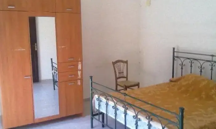 Rexer-Roccalumera-Piano-Terra-sulla-via-nazionale-di-Roccalumera-CAMERA-DA-LETTO