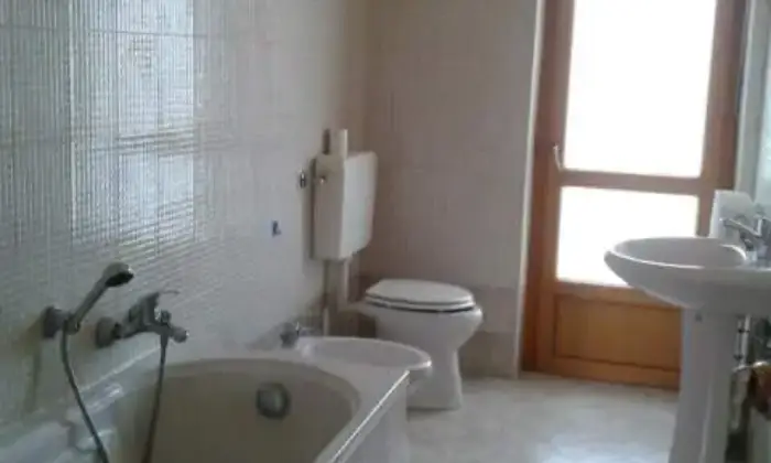 Rexer-Vauda-Canavese-Trilocale-accessoriato-BAGNO