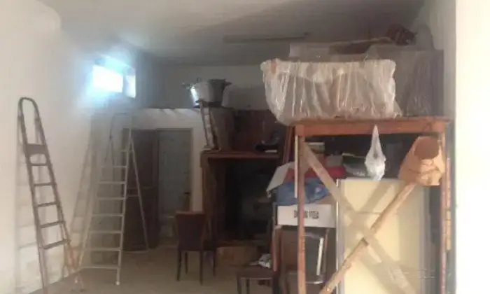 Rexer-Crotone-Ampio-Box-in-Area-Recintata-GARAGE
