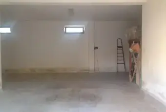 Rexer-Crotone-Ampio-Box-in-Area-Recintata-GARAGE