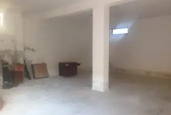 Rexer-Crotone-Ampio-Box-in-Area-Recintata-GARAGE