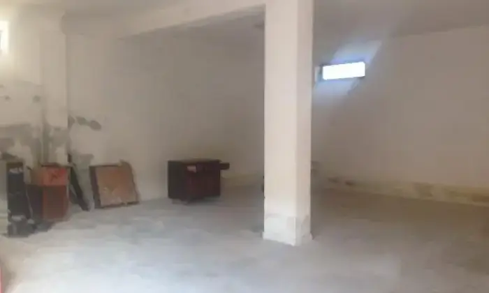 Rexer-Crotone-Ampio-Box-in-Area-Recintata-GARAGE