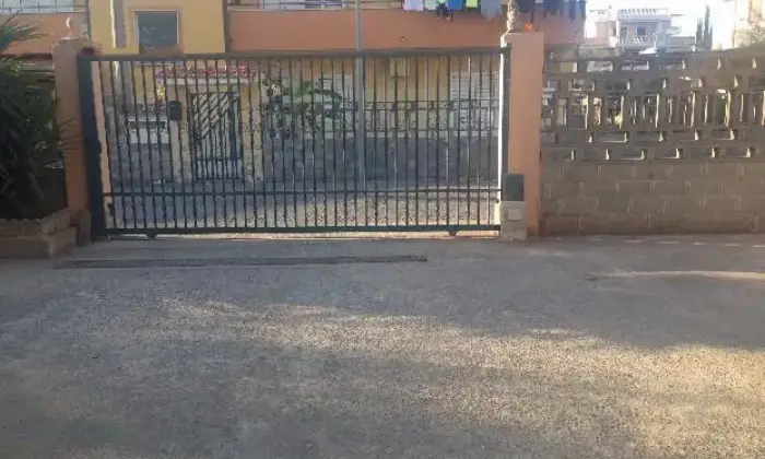 Rexer-Crotone-Ampio-Box-in-Area-Recintata-ALTRO
