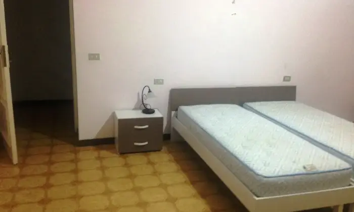 Rexer-Matera-Stanza-con-WIFI-per-studentesse-CAMERA-DA-LETTO