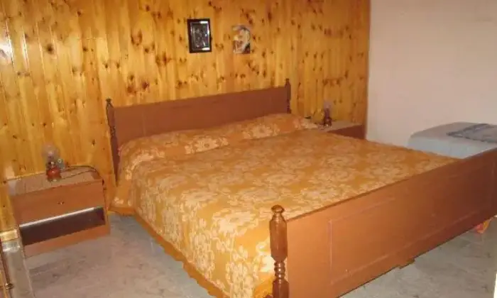 Rexer-Cotronei-Trilocale-sila-villaggio-palumbo-CAMERA-DA-LETTO