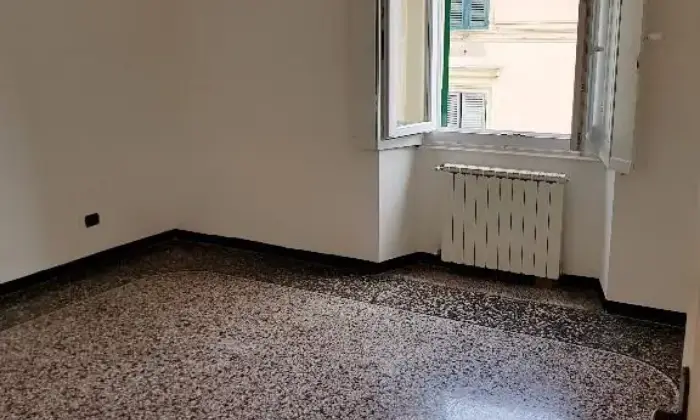 Rexer-Genova-Ampio-appartamento-CAMERA-DA-LETTO