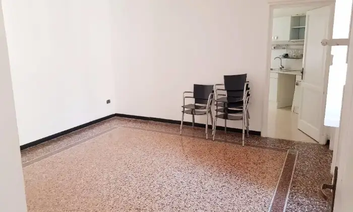 Rexer-Genova-Ampio-appartamento-CAMERA-DA-LETTO