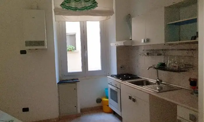 Rexer-Genova-Ampio-appartamento-CUCINA