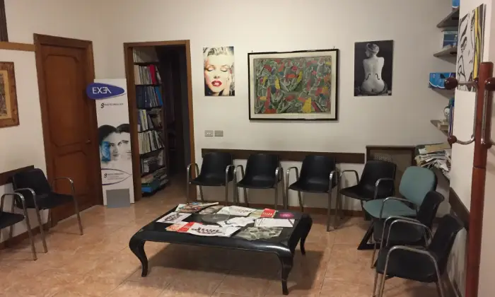 Rexer-Roma-Stanza-in-studio-medico-SALA-ATTESA