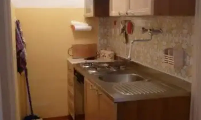 Rexer-Lucoli-Trilocale-arredato-ANGOLO-CUCINA
