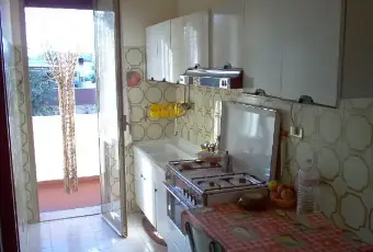 Rexer-Campomarino-Bilocale-vicinanze-mare-CUCINA