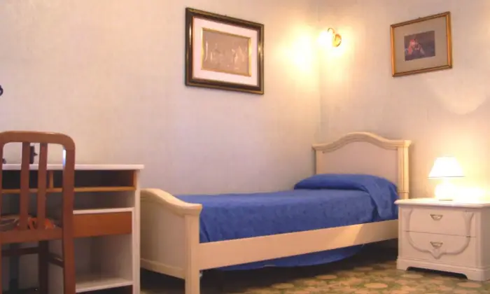 Rexer-Roma-Camera-per-studentessa-CAMERA-DA-LETTO