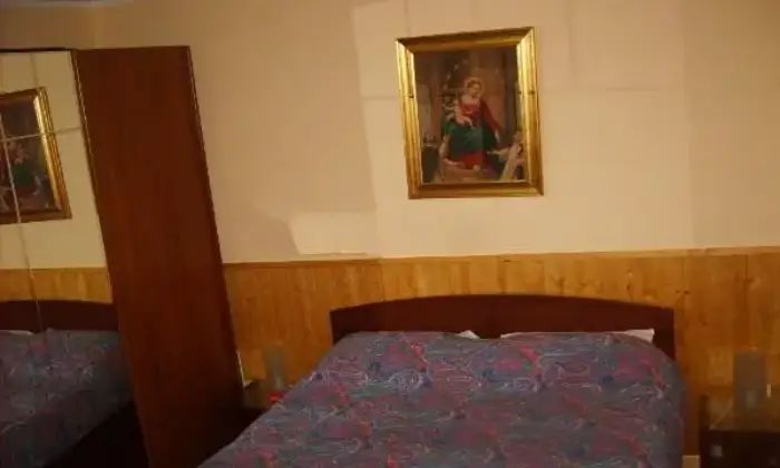 Rexer-San-Massimo-Trilocale-arredato-CAMERA-DA-LETTO