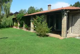 Rexer-Manziana-Elegante-villa-nel-verde-ESTERNO