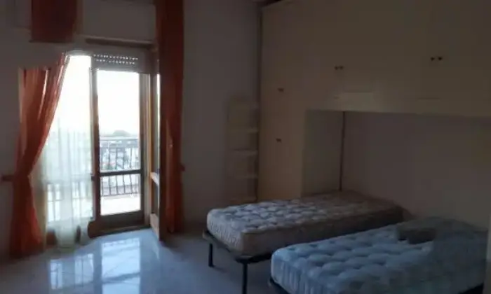 Rexer-Napoli-Posti-letto-per-studentesse-CAMERA-DA-LETTO