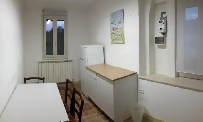 Rexer-Urbino-Bilocale-arredato-CUCINA