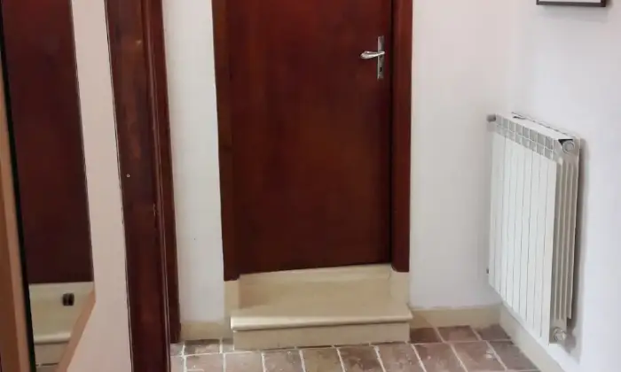 Rexer-Urbino-Bilocale-arredato-INGRESSO
