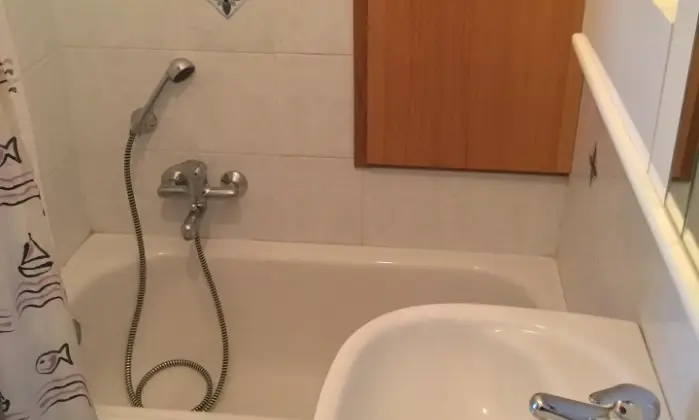 Rexer-Napoli-Camera-per-studentesse-BAGNO