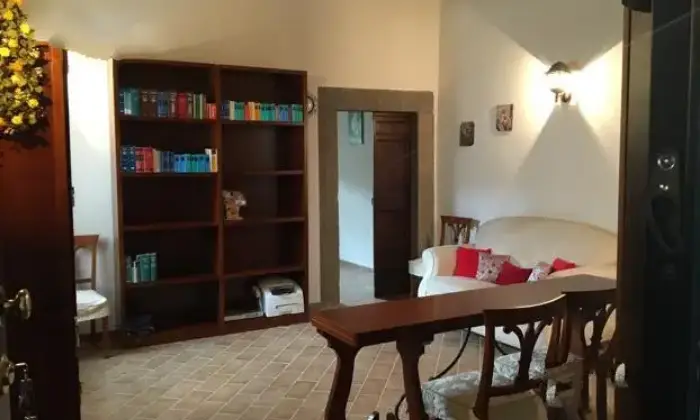 Rexer-Viterbo-Bilocale-ristrutturato-con-rifiniture-di-lusso-SALONE