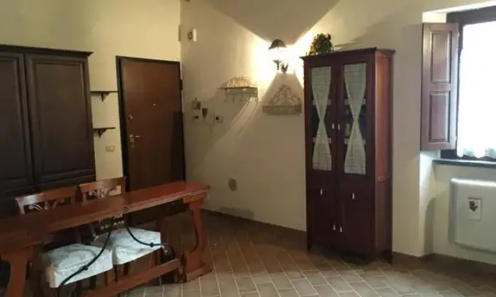 Rexer-Viterbo-Bilocale-ristrutturato-con-rifiniture-di-lusso-SALONE