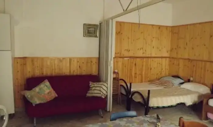 Rexer-Margherita-di-Savoia-Monolocale-a-pochi-passi-dalla-spiaggia-CAMERA-DA-LETTO