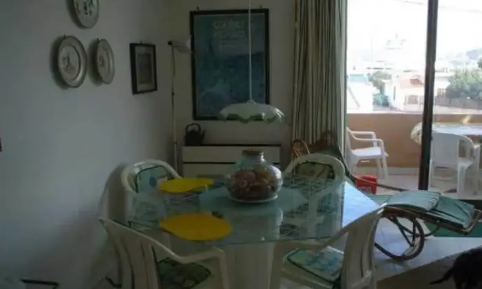 Rexer-La-Maddalena-Appartamento-per-vacanza-SALONE-con-angolo-cottura